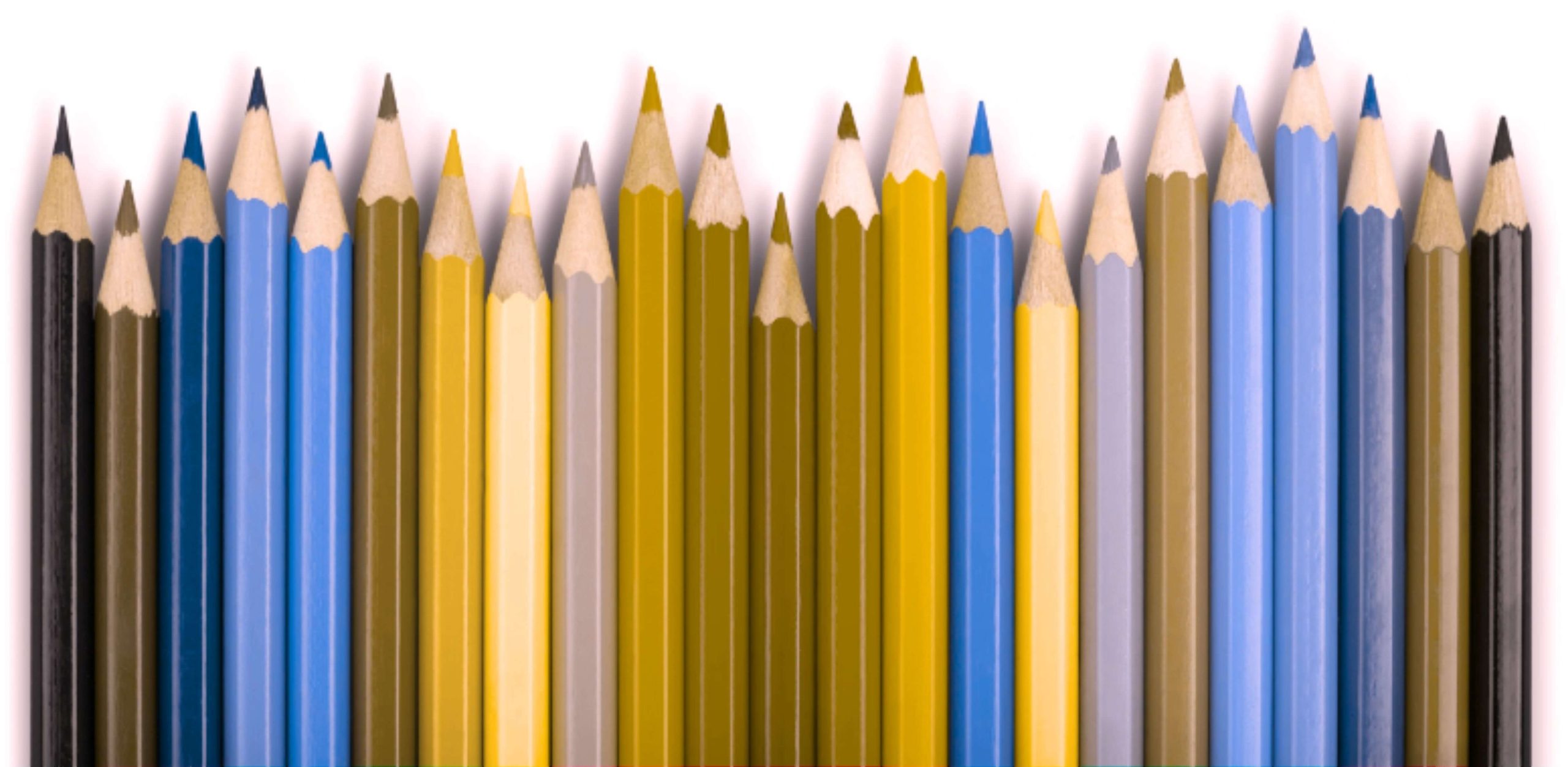 Lápis de cores variados organizados em linha, pela visão com deuteranopia