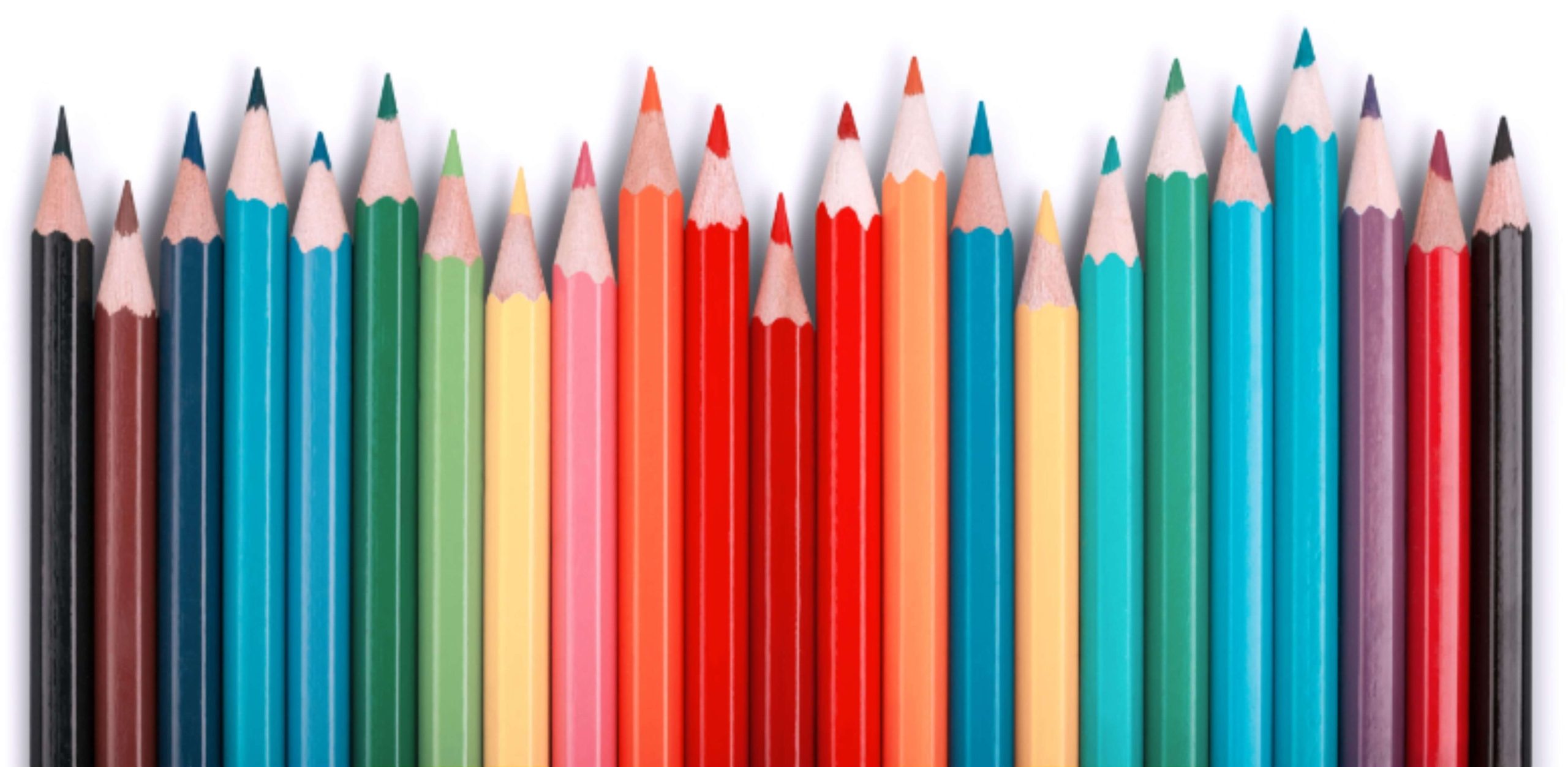 Lápis de cores variados organizados em linha, pela visão com tritanomalia