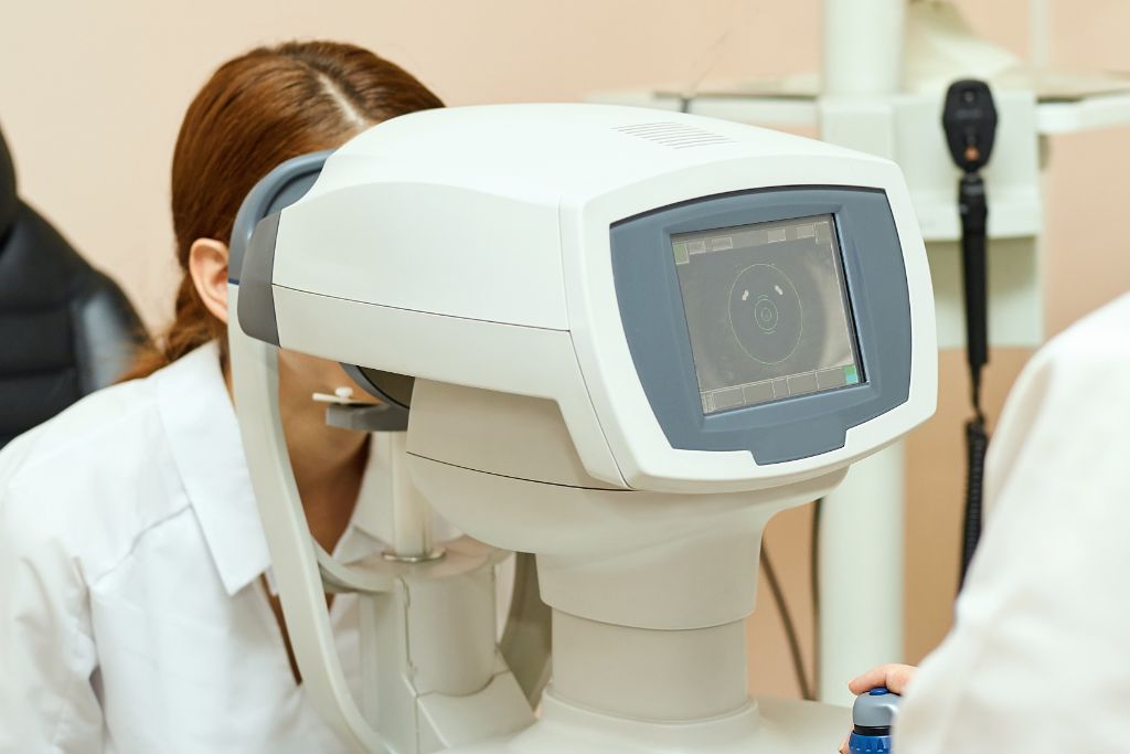 Microscopia especular de córnea: o que é, como é feita e para que serve