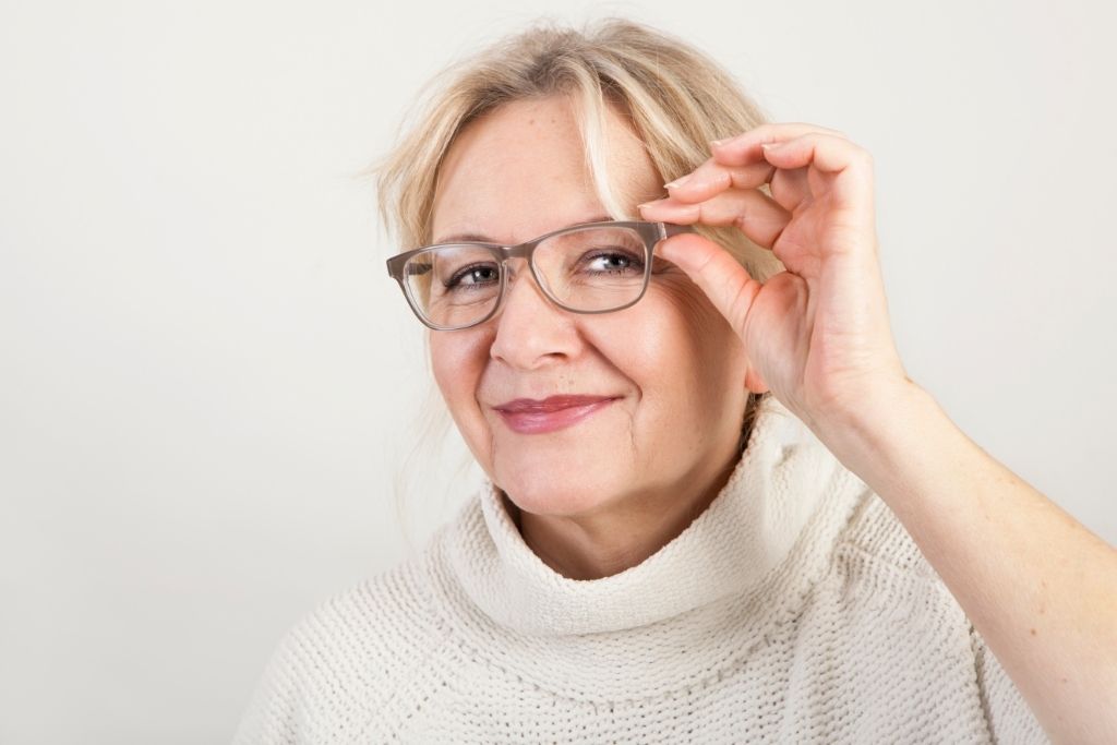 A cirurgia de catarata também corrige grau? Veja benefícios