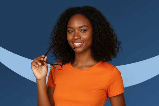 Mulher jovem que fez cirurgia refrativa